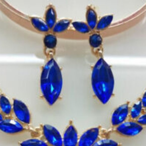 Beautiful Royal Sapphire Blue Rhinestone Antique Gold Necklace Earring Set - Picture 2 of 6